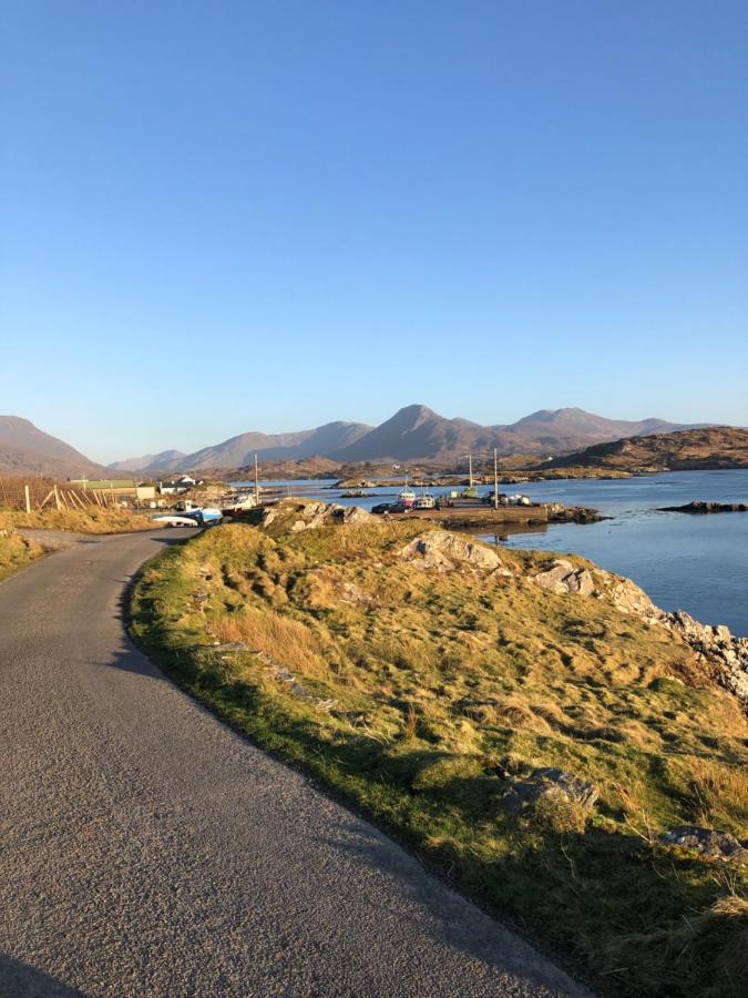 Bruion Connemara Apartment Cleggan Exterior photo